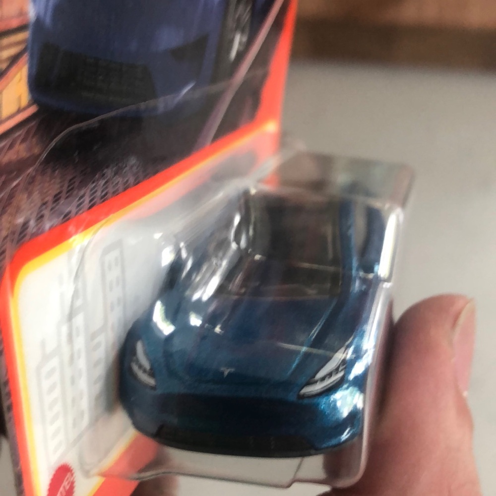 Tesla Model Y blue - Picture 3 of 7